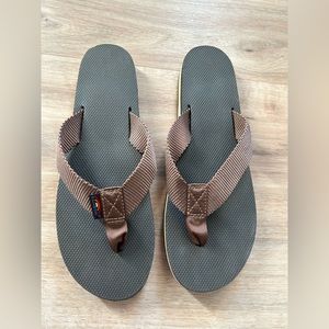 NWOT Rainbow flip flops